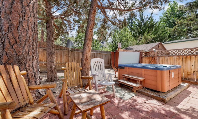 Montana Cabin | Hot Tub • Near Dirt Bike Trails • Cozy Retreat