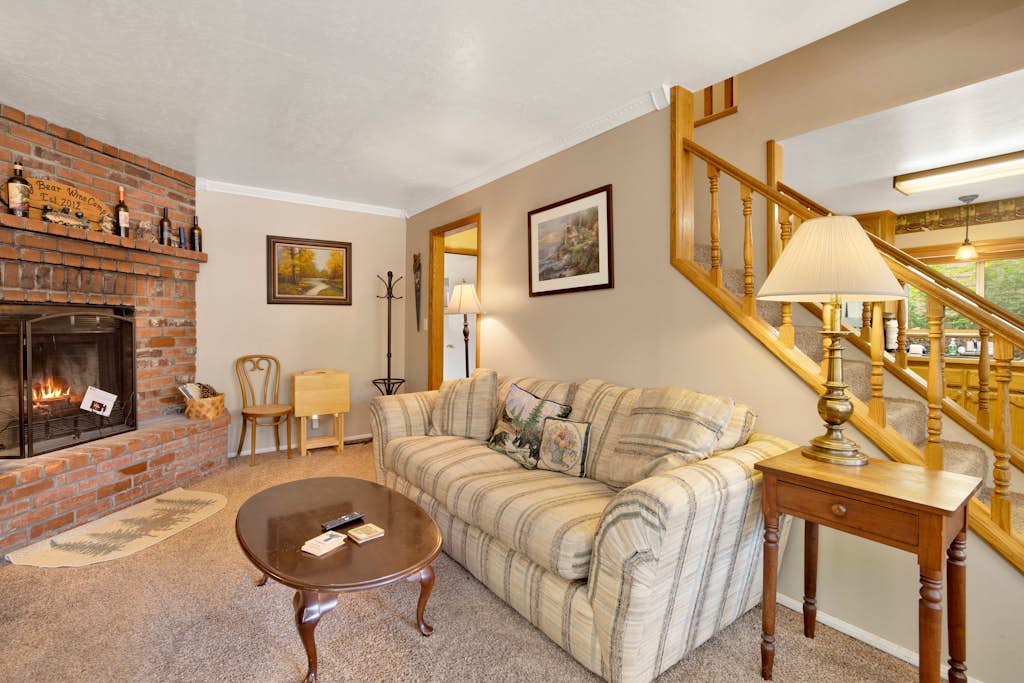 Idle Hours Inn- Family Cabin w/ Hot Tub at Big Bear