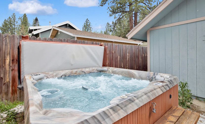 Idle Hours Inn- Family Cabin w/ Hot Tub at Big Bear