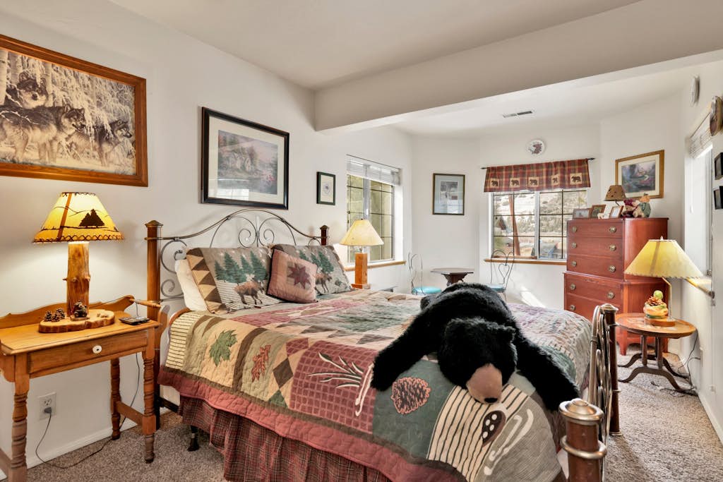 Idle Hours Inn- Family Cabin w/ Hot Tub at Big Bear