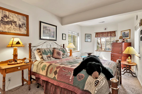 Idle Hours Inn- Family Cabin w/ Hot Tub at Big Bear