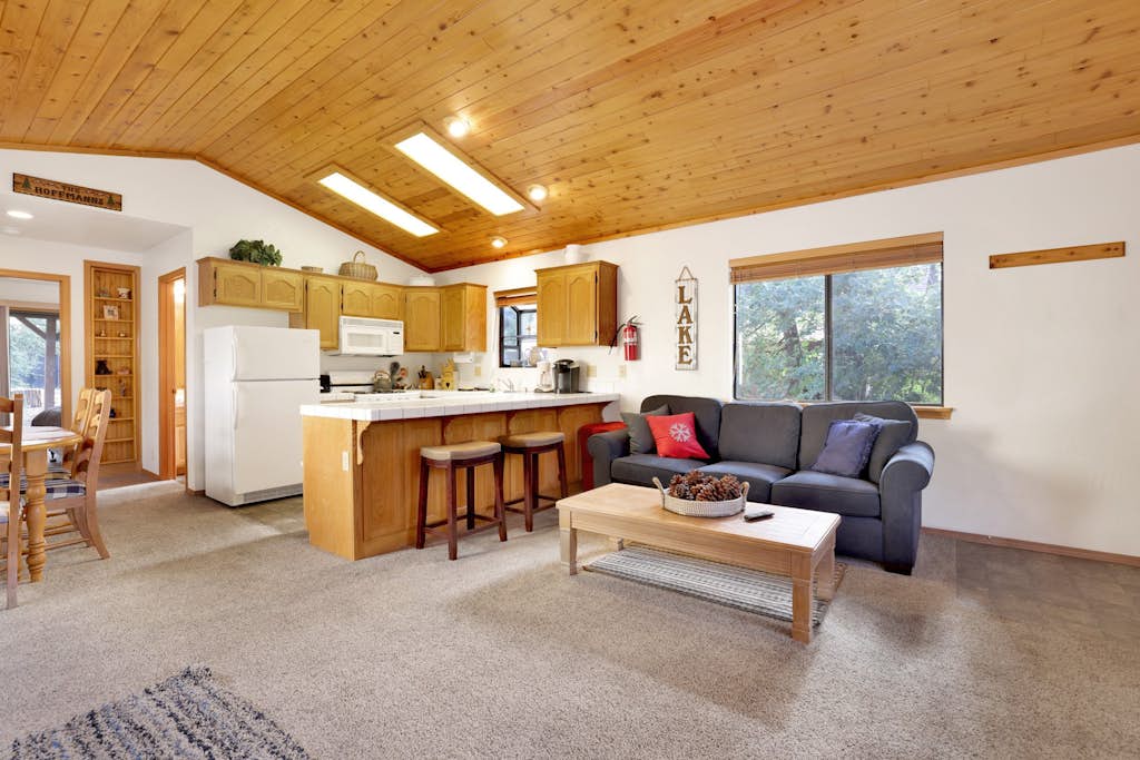 Cozy Haven Central Cottage at Big Bear