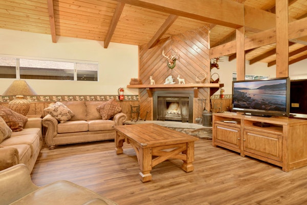 La Cerena Getaway at Big Bear- Pool Table- Ski Resort Central