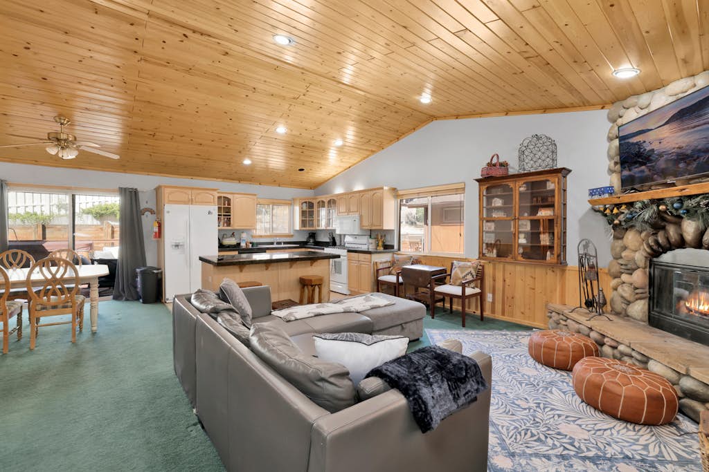 River Rock Lodge at Big Bear Village w/ Hot Tub