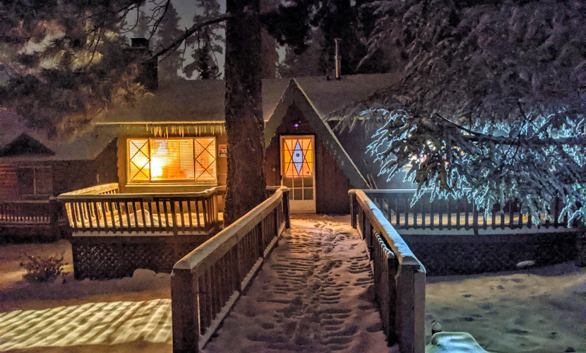 Sunny Bear Cabin- 1 Minute to Bear Mountain Ski Resort