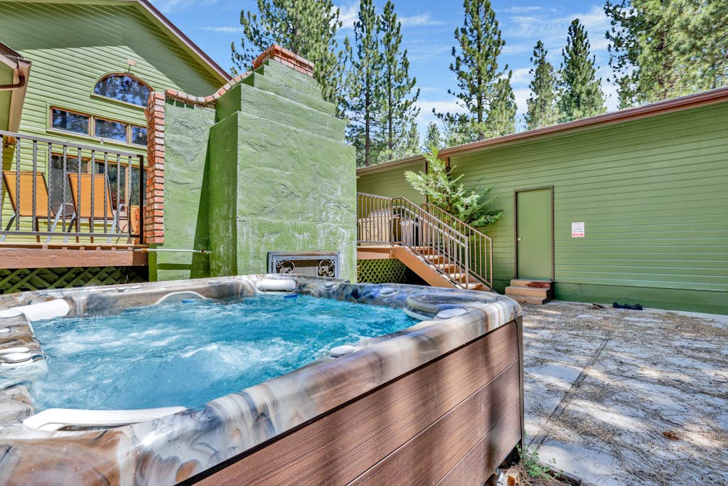 Apres Ski Haus at Snow Summit- Hot Tub- Games