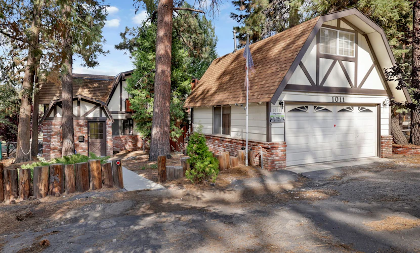 Bear Cabin- Walk toGolf/Ski Resort- No Oven