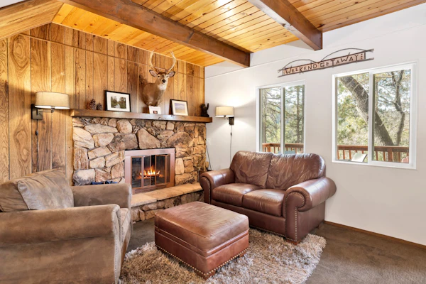 Chipmunk Treehouse Resort Chalet at Big Bear