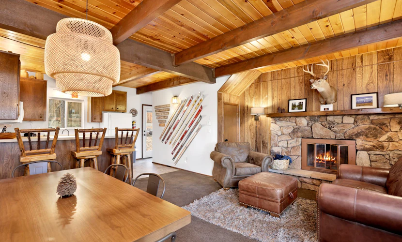 Chipmunk Treehouse Resort Chalet at Big Bear