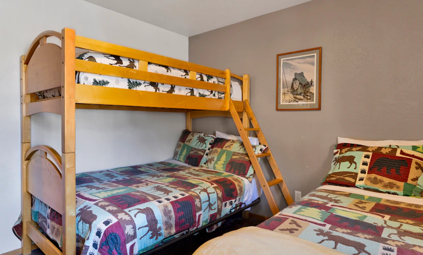 Little Cubs Fox Farm Retreat w/ Hot Tub + Games