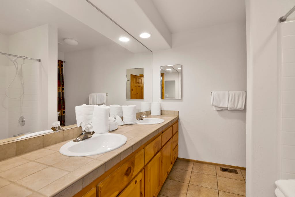 Little Cubs Fox Farm Retreat w/ Hot Tub + Games