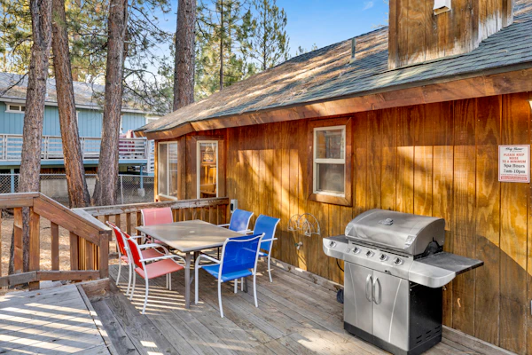 Little Cubs Fox Farm Retreat w/ Hot Tub + Games