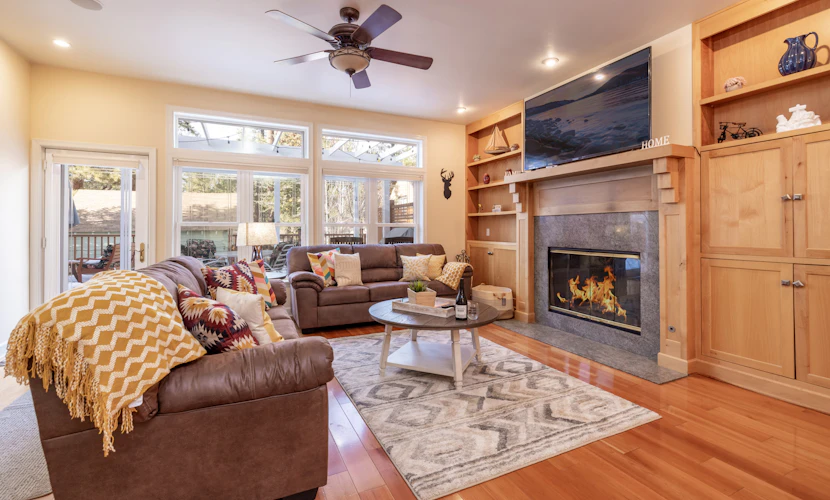 The Grand Village Chalet at Big Bear- Hot Tub- Games - Movie Room