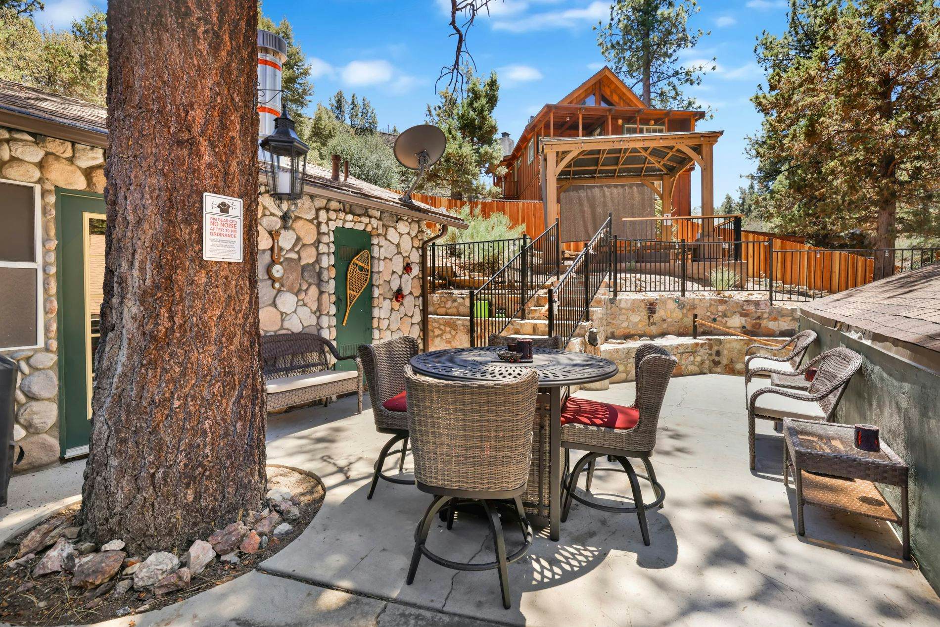 2031-The Big Bear Fox Lodge