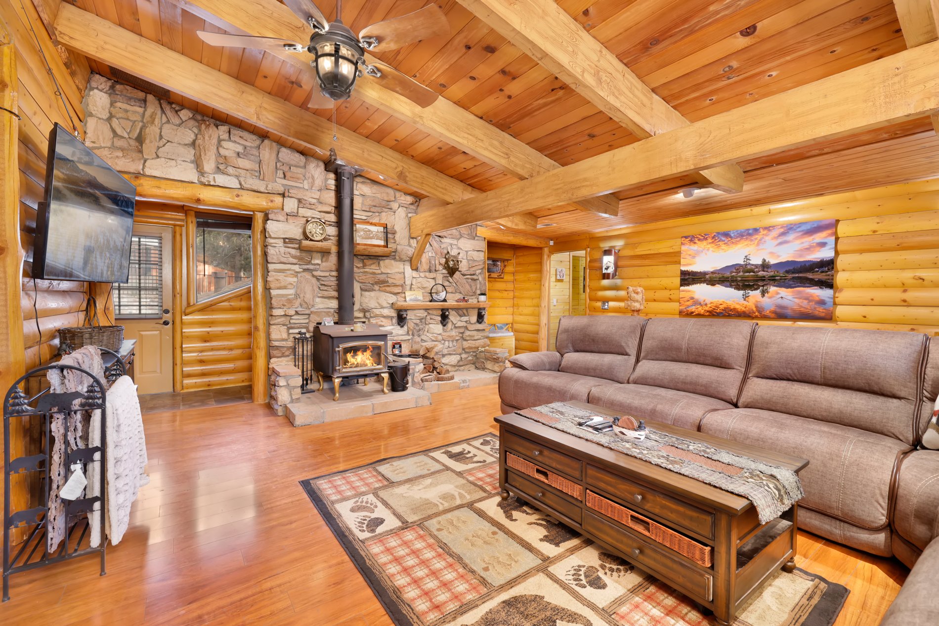 The Big Bear Fox Lodge - Indoor Pool, Hot Tub, Games & Family Retreat