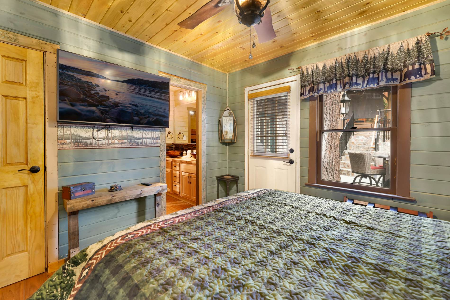 2031-The Big Bear Fox Lodge