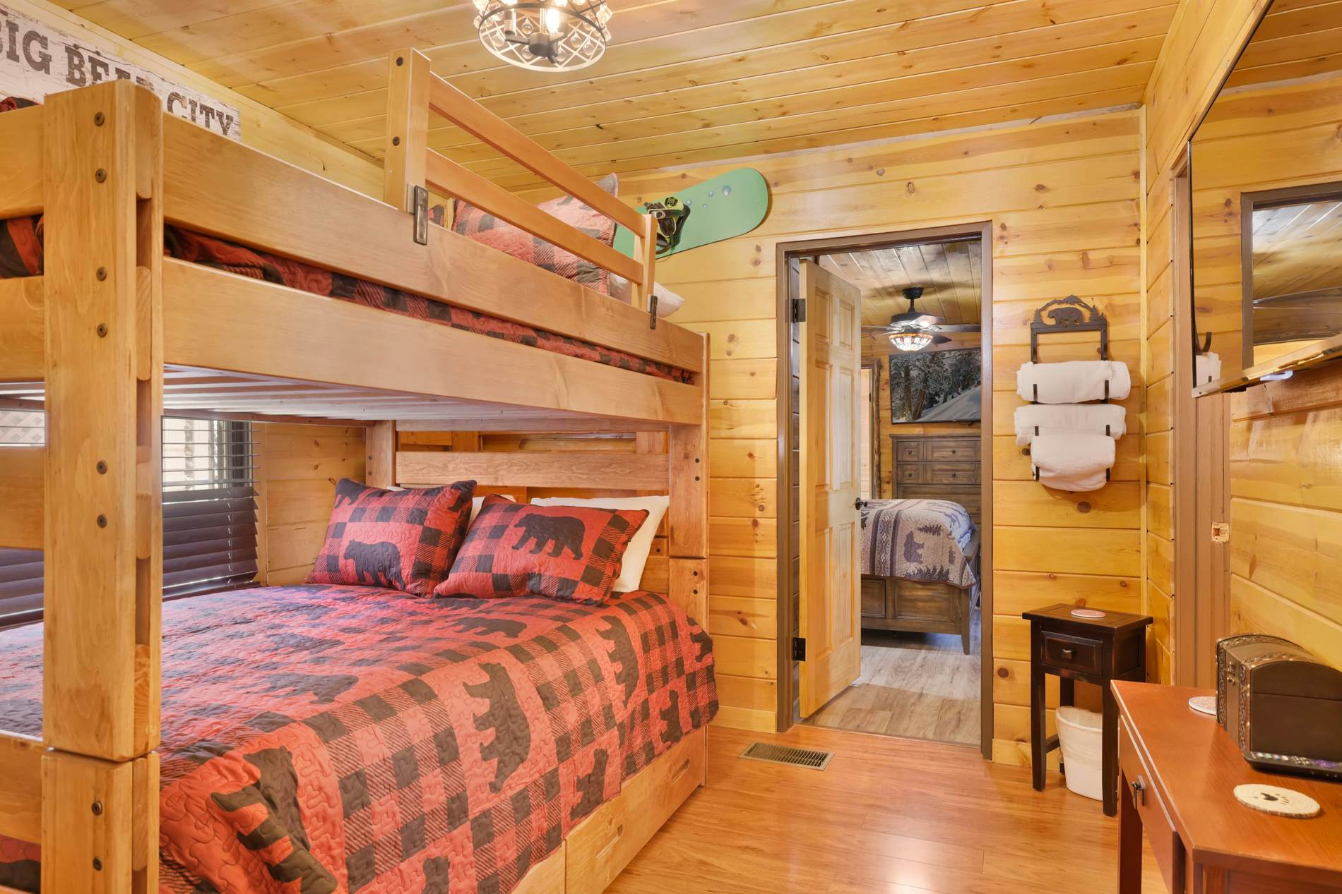 2031-The Big Bear Fox Lodge