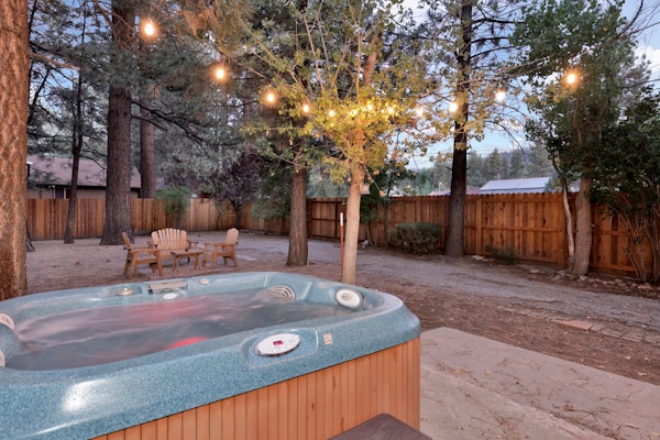 Cozy Fox Big Bear Retreat w/ Hot Tub