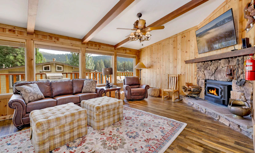 Happy Bear Ski Haus Retreat w/ Hot Tub