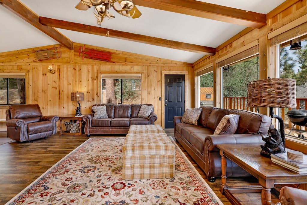 Happy Bear Ski Haus Retreat w/ Hot Tub