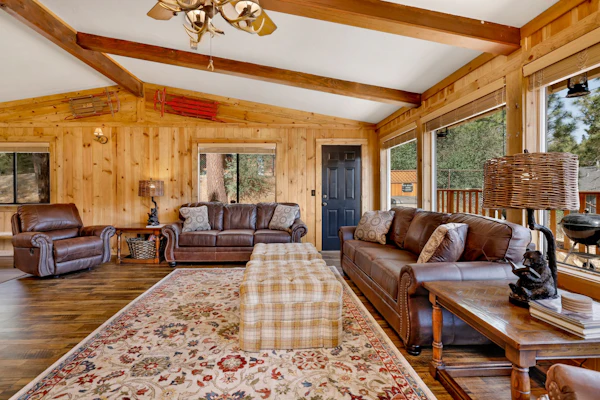 Happy Bear Ski Haus Retreat w/ Hot Tub