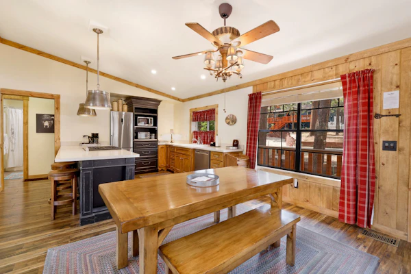 Happy Bear Ski Haus Retreat w/ Hot Tub