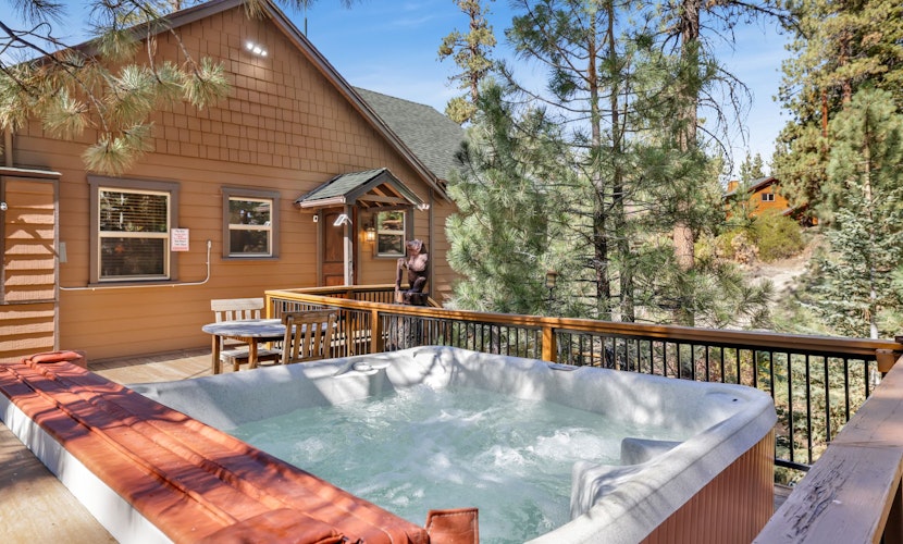 Top Notch Lodge Big Bear Retreat w/ Hot Tub