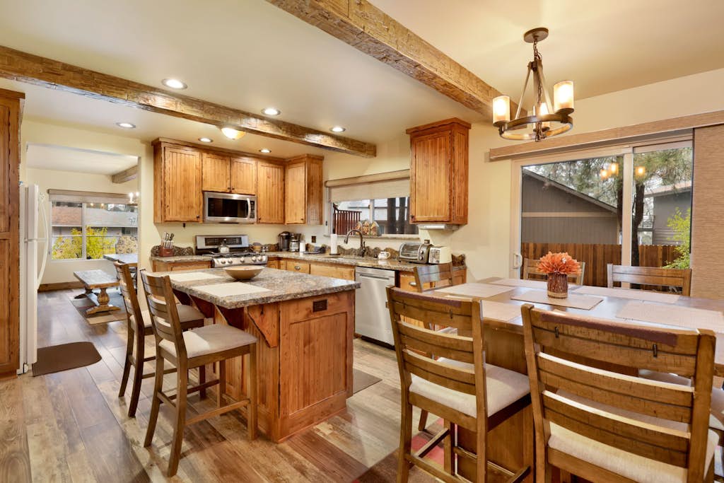 Eagle Point Lodge at Big Bear- Hot Tub- Games- Walk to Lake