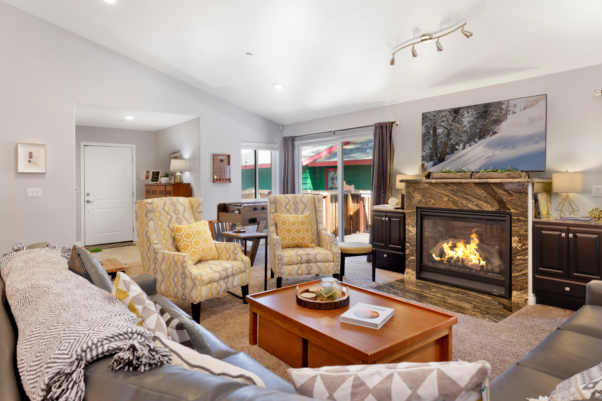 Majestic Sky Basecamp Ski Haus Retreat- Spa- Games-