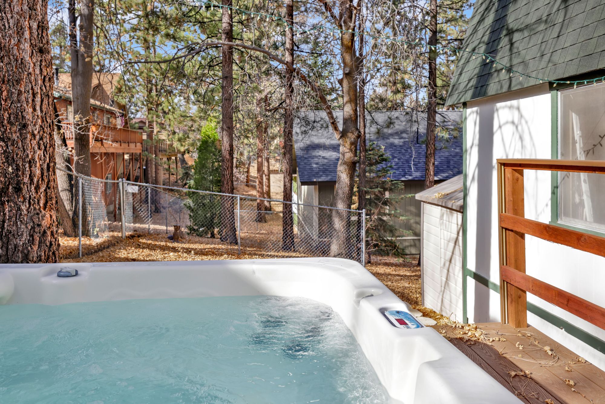 Pinewood Inn at Big Bear- Hot Tub- Central Location-