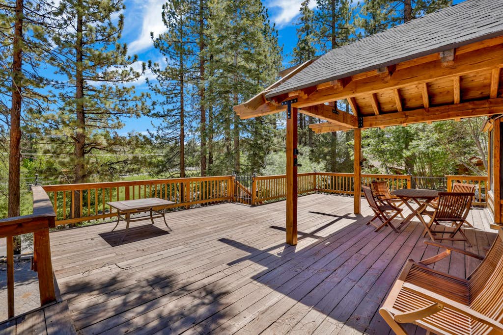 Club View Pines Basecamp Log Cabin at Bear Mountain