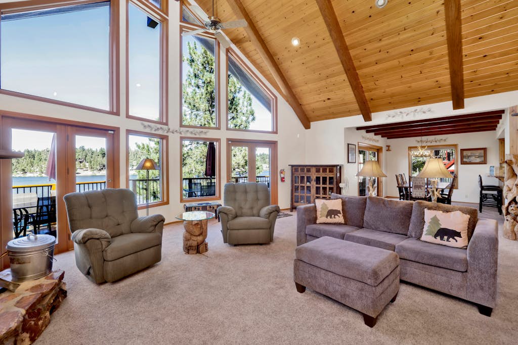 Cove Lakefront Chalet- Hot Tub- Games- Boat Dock