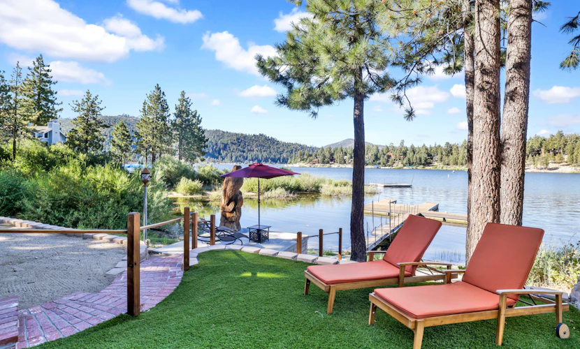Cove Lakefront Chalet- Hot Tub- Games- Boat Dock