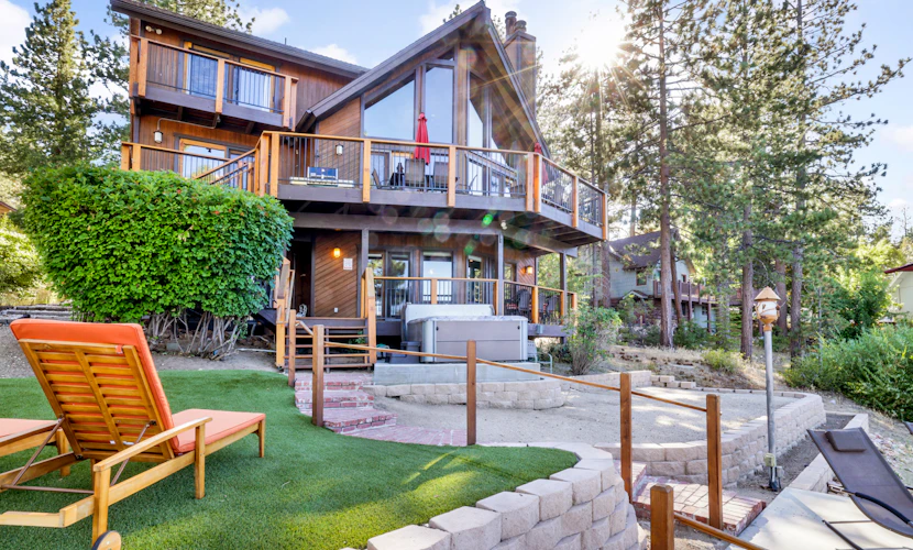 Cove Lakefront Chalet- Hot Tub- Games- Boat Dock