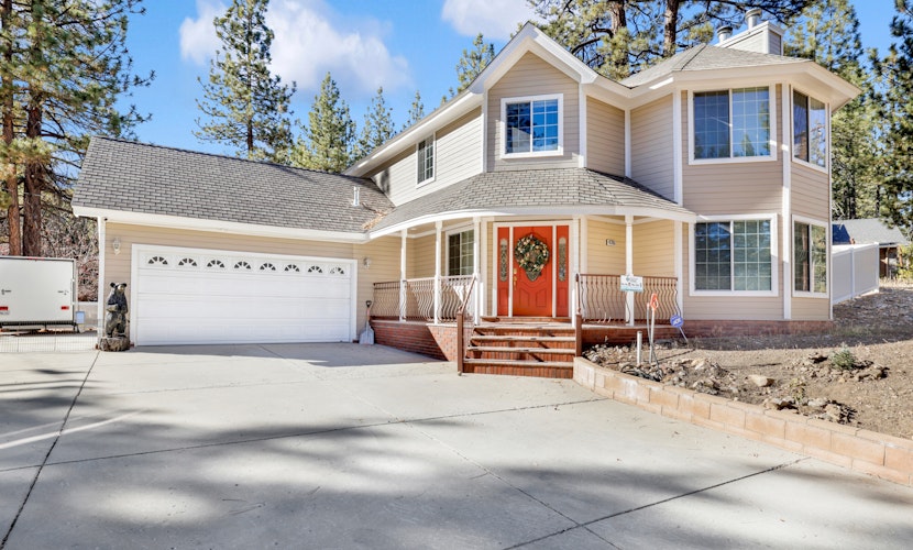 Mockingbird Getaway Big Bear- Hot Tub- Games- Walk to Activities