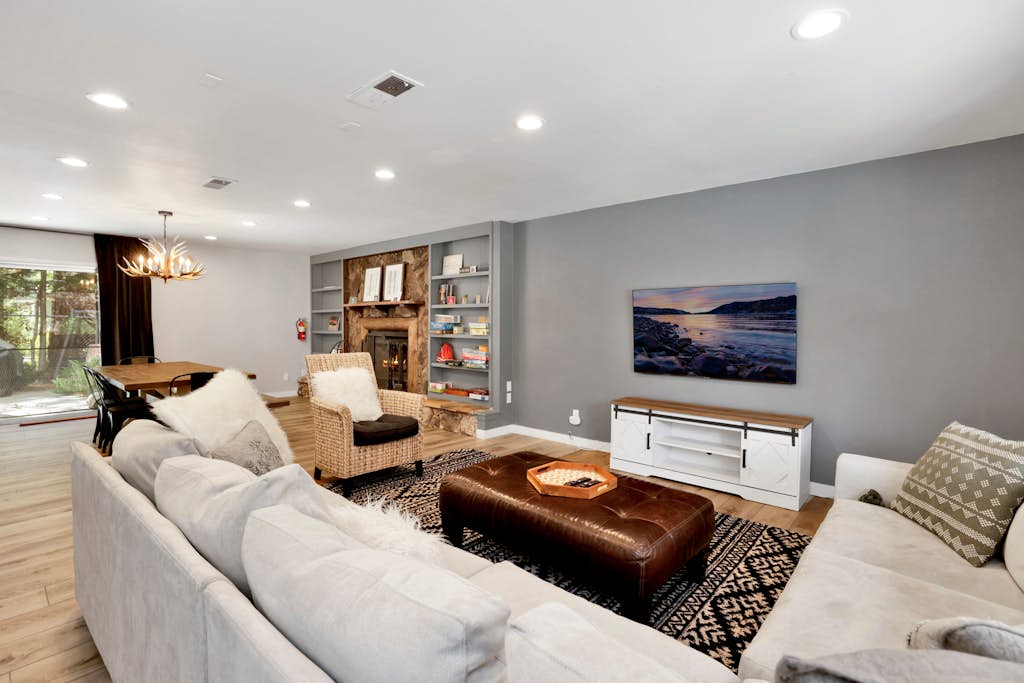 Wildwood Lodge Central Modern Retreat w/ Hot Tub