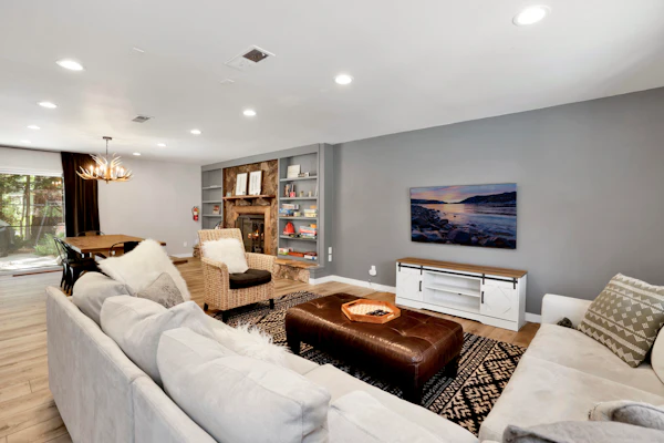 Wildwood Lodge Central Modern Retreat w/ Hot Tub