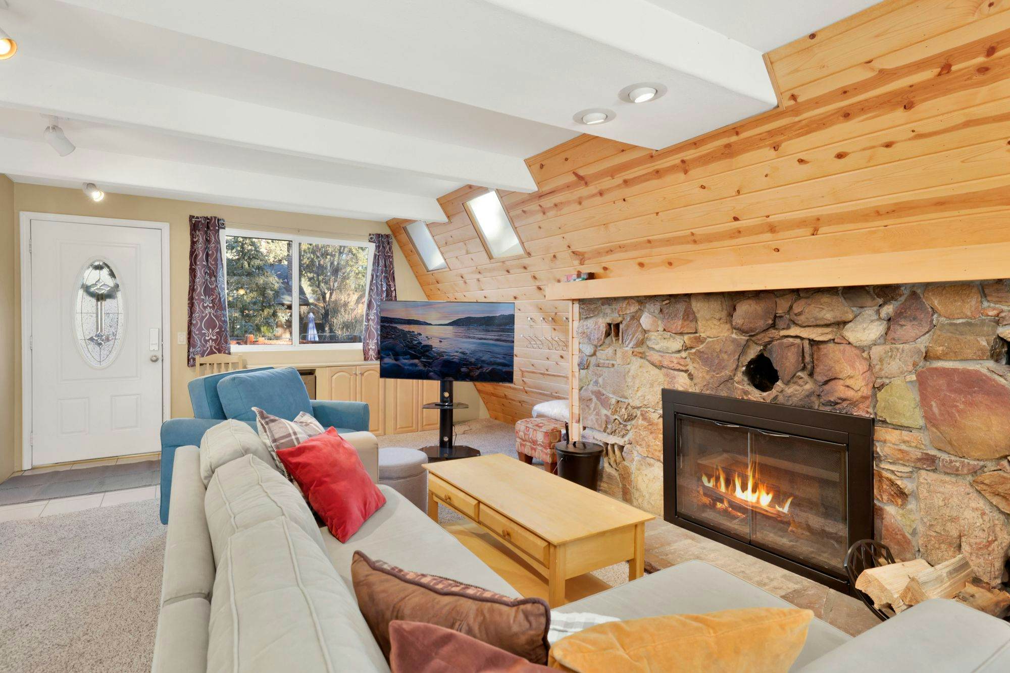 2124-The Pyramid In Big Bear