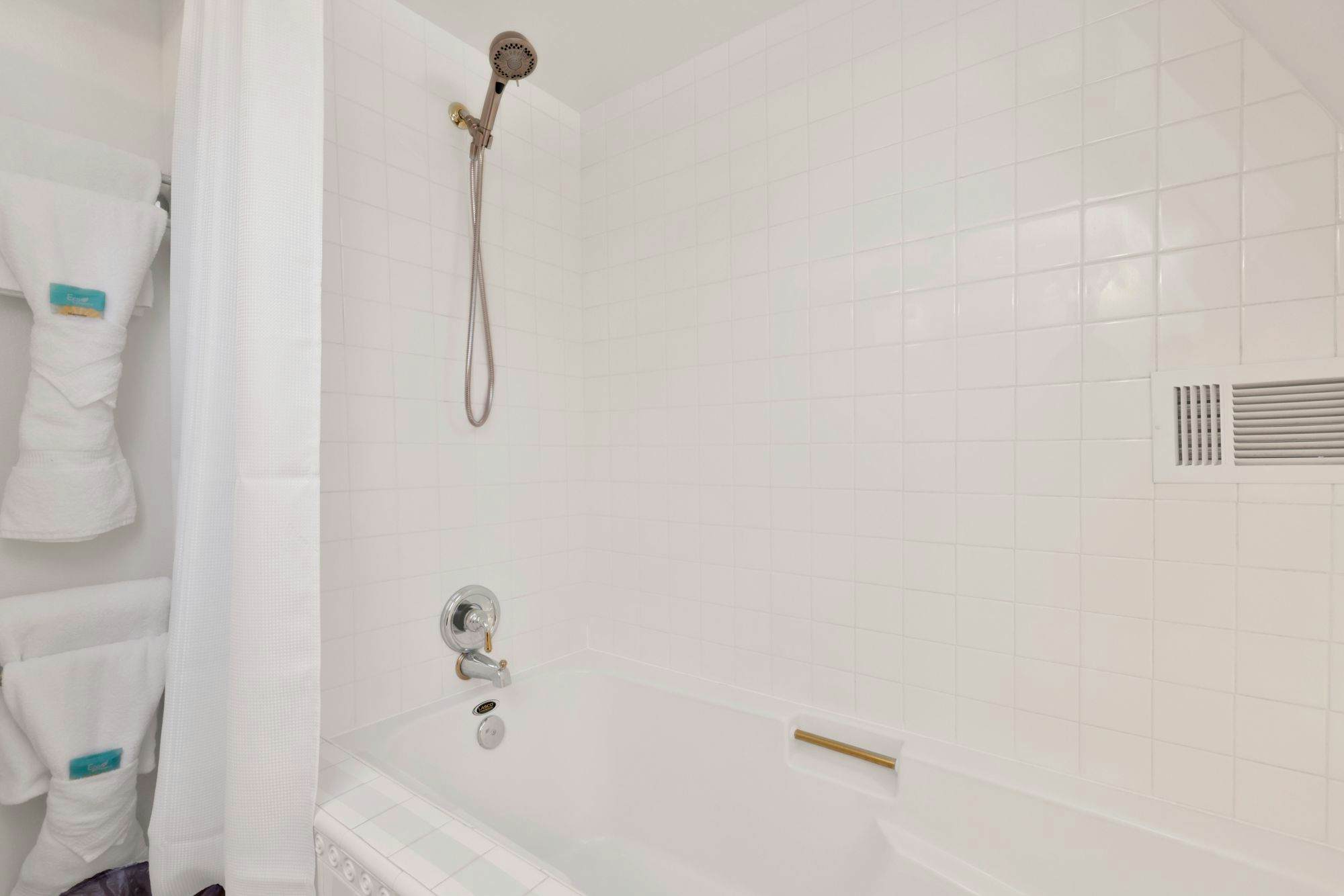 2124-The Pyramid In Big Bear