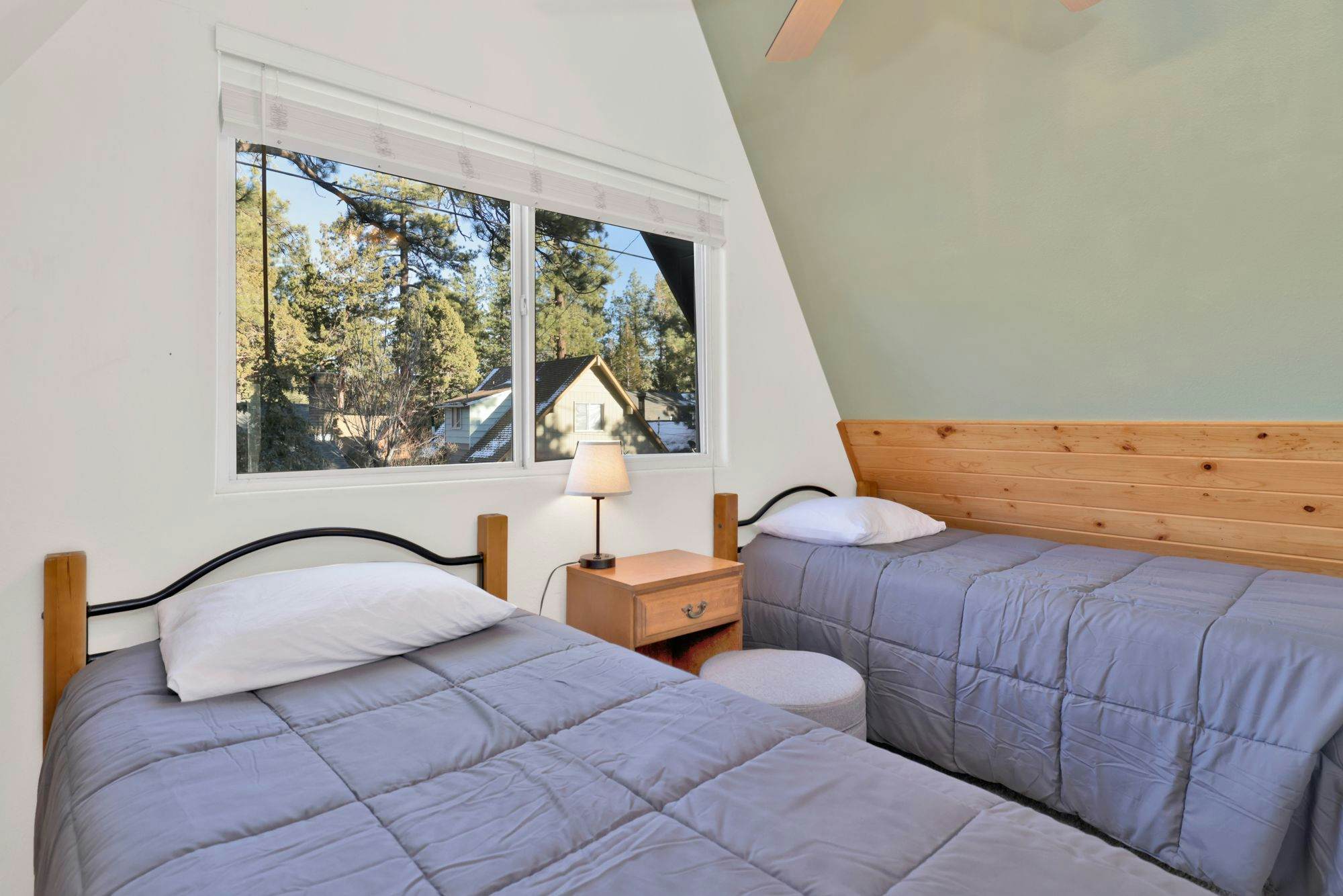 2124-The Pyramid In Big Bear