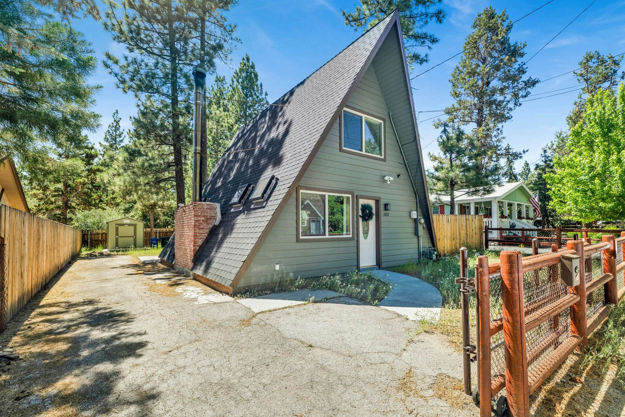 2124-The Pyramid In Big Bear