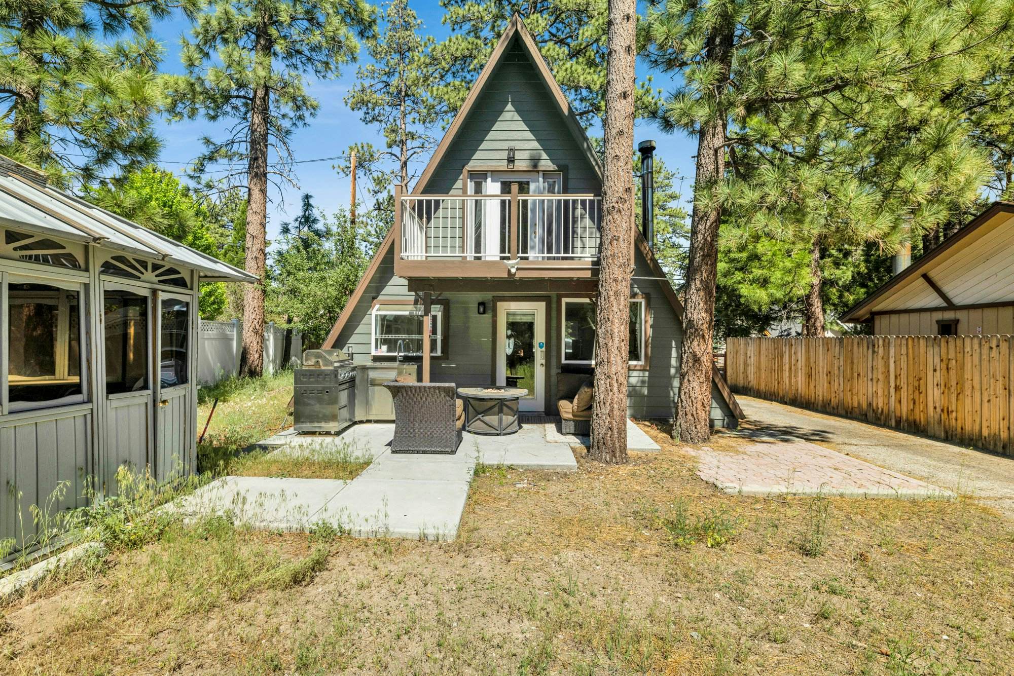 2124-The Pyramid In Big Bear