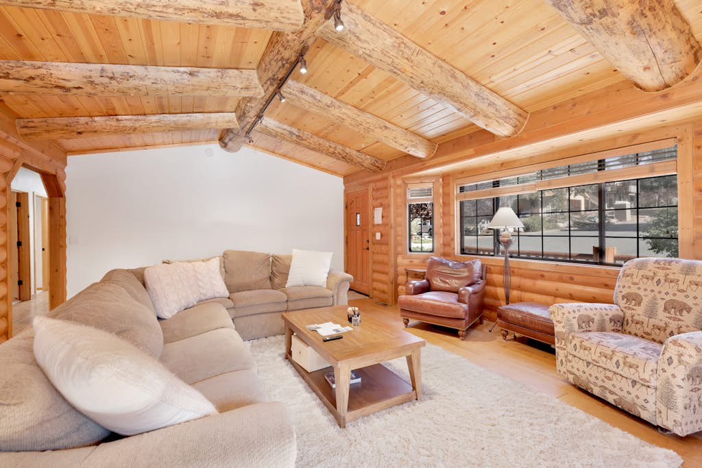 The Alps Log Cabin Retreat at Big Bear Lake
