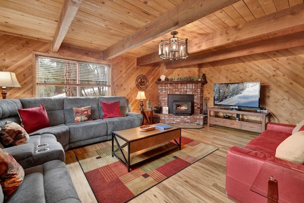 Alpine Adventure at Big Bear- Hot Tub- Central-