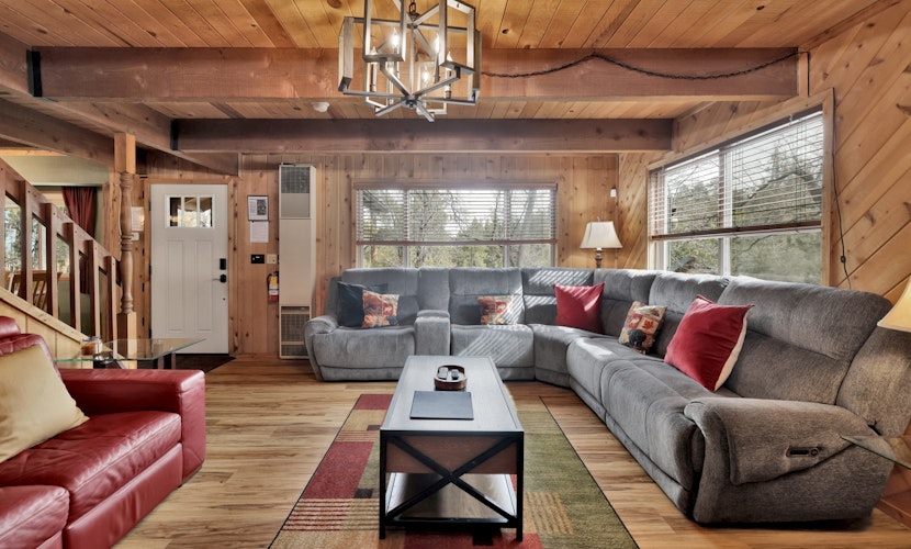 Alpine Adventure at Big Bear- Hot Tub- Central-