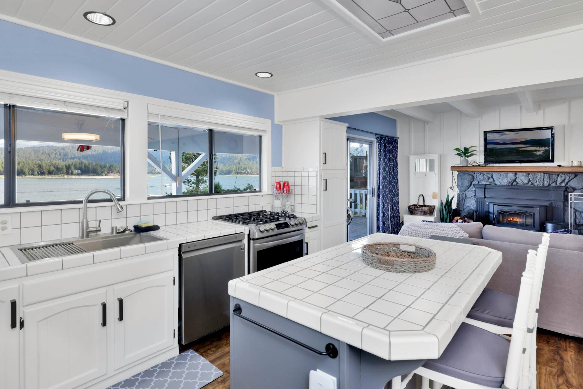 2173-North Shore Chalet