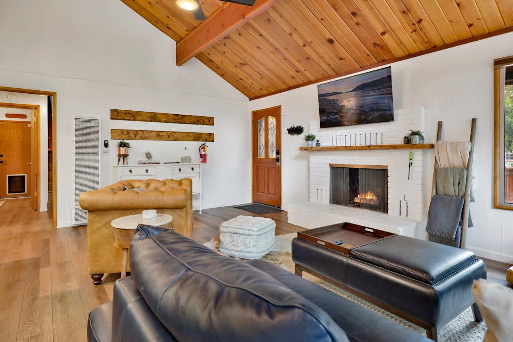 The Lost Compass at Big Bear- Hot Tub- Games-