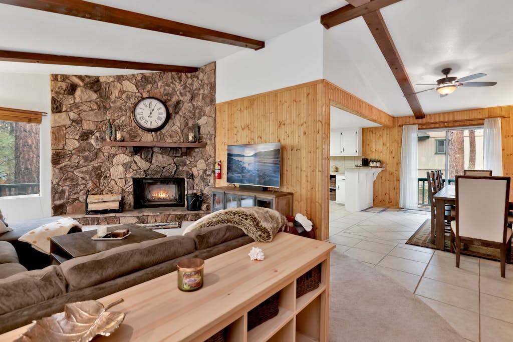 Casa Bosque Log Cabin Retreat w/ Hot Tub