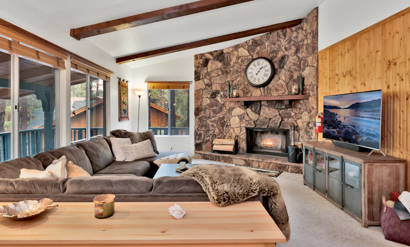 Casa Bosque Log Cabin Retreat w/ Hot Tub