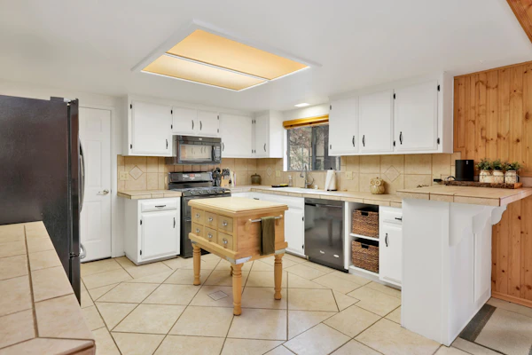 Casa Bosque Log Cabin Retreat w/ Hot Tub